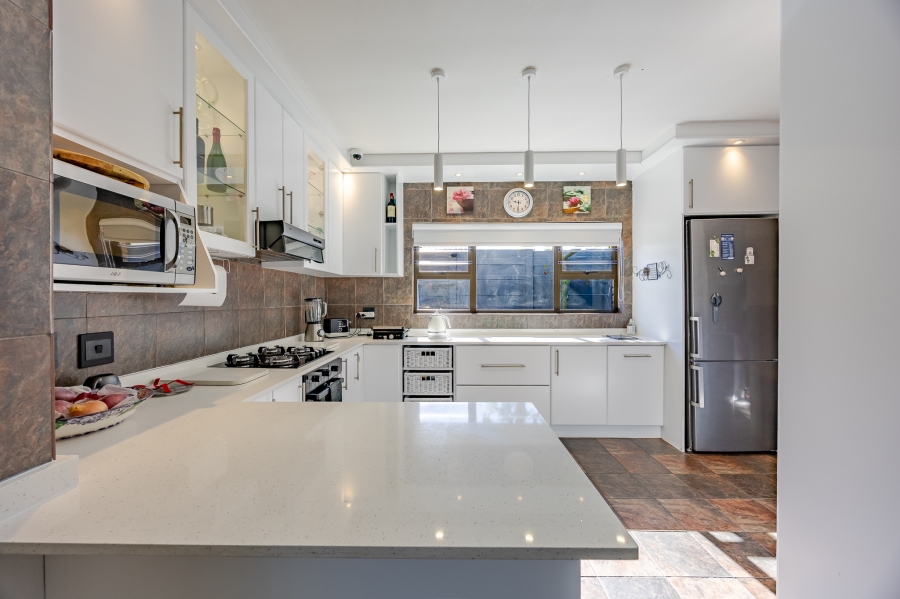 5 Bedroom Property for Sale in Flamingo Vlei Western Cape